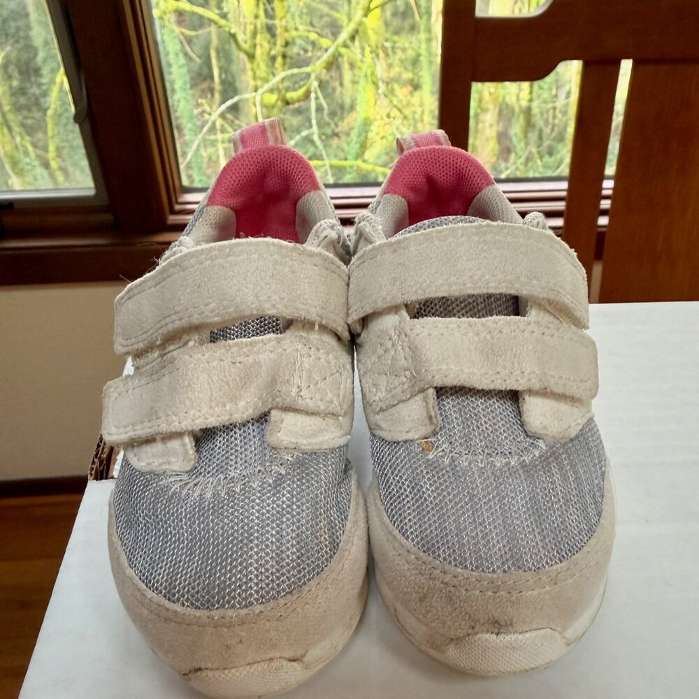 Authentic Lacoste Toddler Shoes Size 5  Velcro baby pink baby blue - Picture 2 of 7